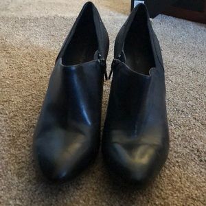 Worn once. Ck shooties.